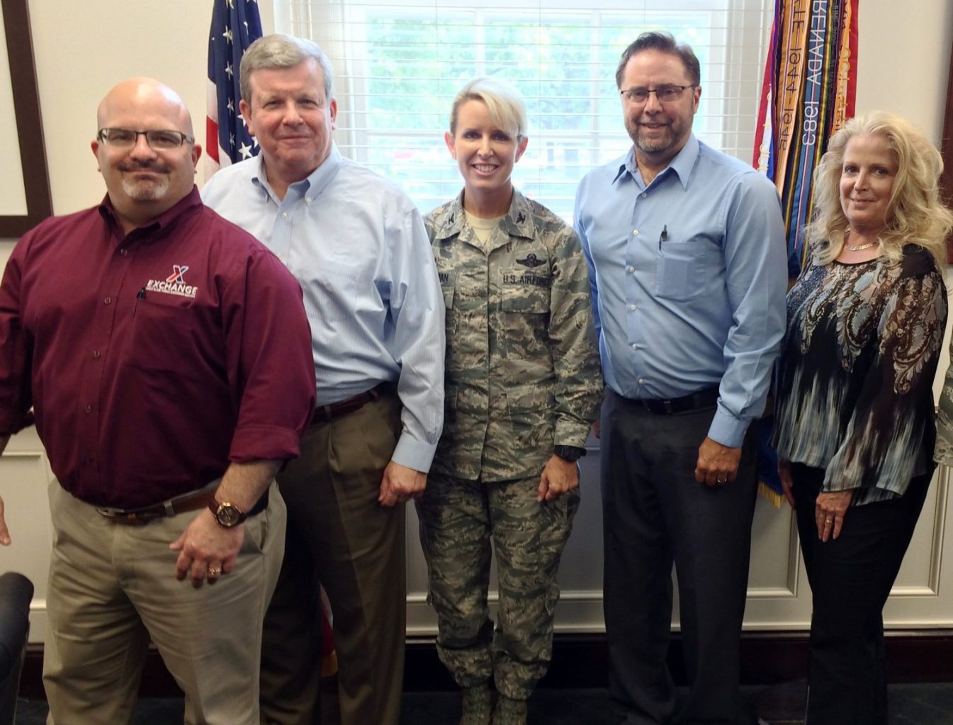 Director/CEO Tom Shull meets with Scott AFB Base Commander Col. Lenderman, along with General Manager Ralph Kleeman, Central Region SVP Ken Brewington and Regional VP Paula Gunderson.