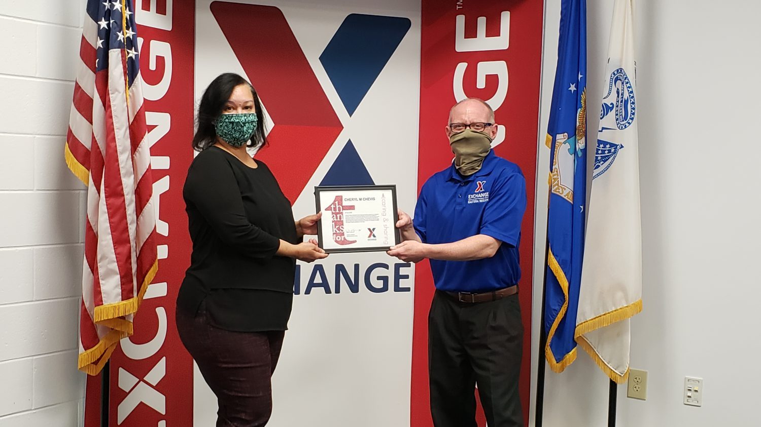 GM Bill Shoffner presents Services Business Manager Cheryl Chevis with a Thanks award for taking care of her team as the COVID-19 pandemic continues.