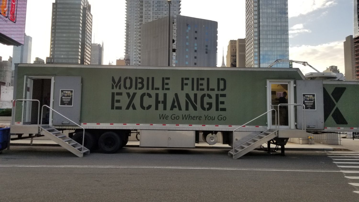 To support service members and medical personnel on the front lines of the COVID-19 pandemic, the Exchange has opened a mobile field exchange (MFE) at the Army’s field hospital at the Javits Center in New York City. 