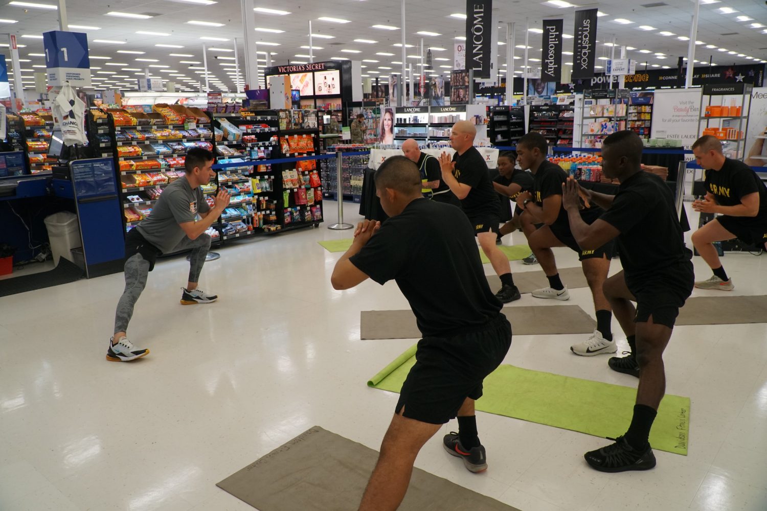 <strong>BE FIT Marketing Manager and Brand Ambassador Roy Montez leads a cardio-based workout session for nine Soldiers in Advanced Individual Training (AIT) with Bravo Company, 58th Transportation Battalion, and their drill sergeant, June 26 at the Fort Leonard Wood Exchange.</strong>