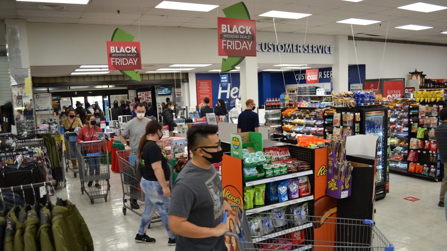 Stores around the world made sure Soldiers, Airmen, Guardians, retirees, Veterans, and military families were welcomed and had an enjoyable shopping experience.