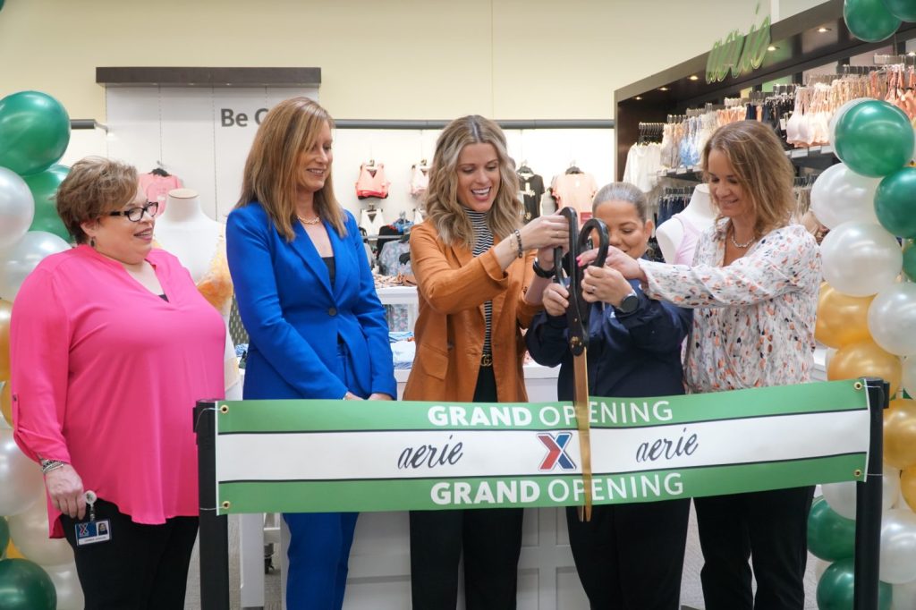 <b>is Donna Crenshaw, Lisa Wilburn, Marissa Carpenter, Maria Berrios Borges and Stephanie Burns! cut the ribbon at the Aerie grand opening at the Fort Hood Exchange.</b>