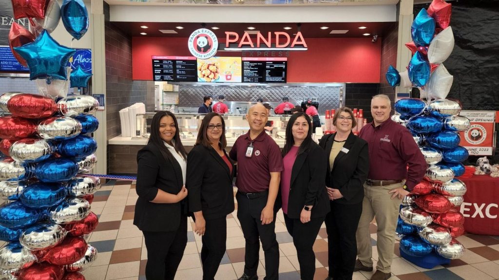 <b>From left: Fort Leonard Wood Exchange Vending Assistant Maria Felix, Services Business Manager Magaly Colon, Panda Express Director of Operations Kenny G. Trish, Services Tech Nelly Acosta, Operations Assistant Rebecca Fosburgh and General Manager Donald Cantwell at the grand opening of the Panda Express in the Fort Leonard Wood food court. 