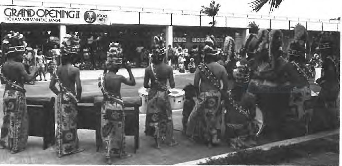 Hawaii_Polynesian dancers