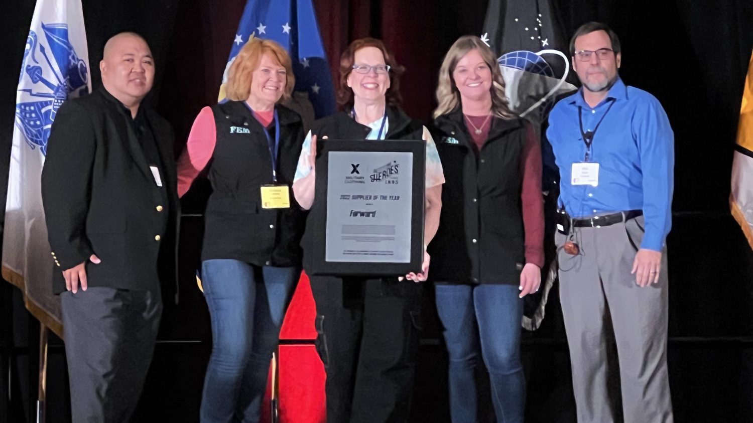 <b>JR Chidester, left, and Vice President of Hardlines Dan Koglin, right, with representatives from Vendor Award winner Forward Edge Marketing.