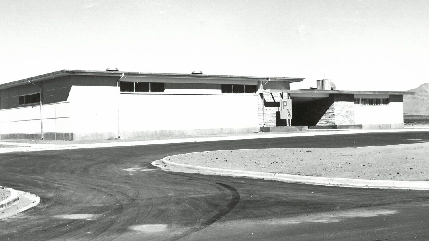 <b>The White Sands Exchange, circa 1959. Four thousand people attended the grand opening.</b>