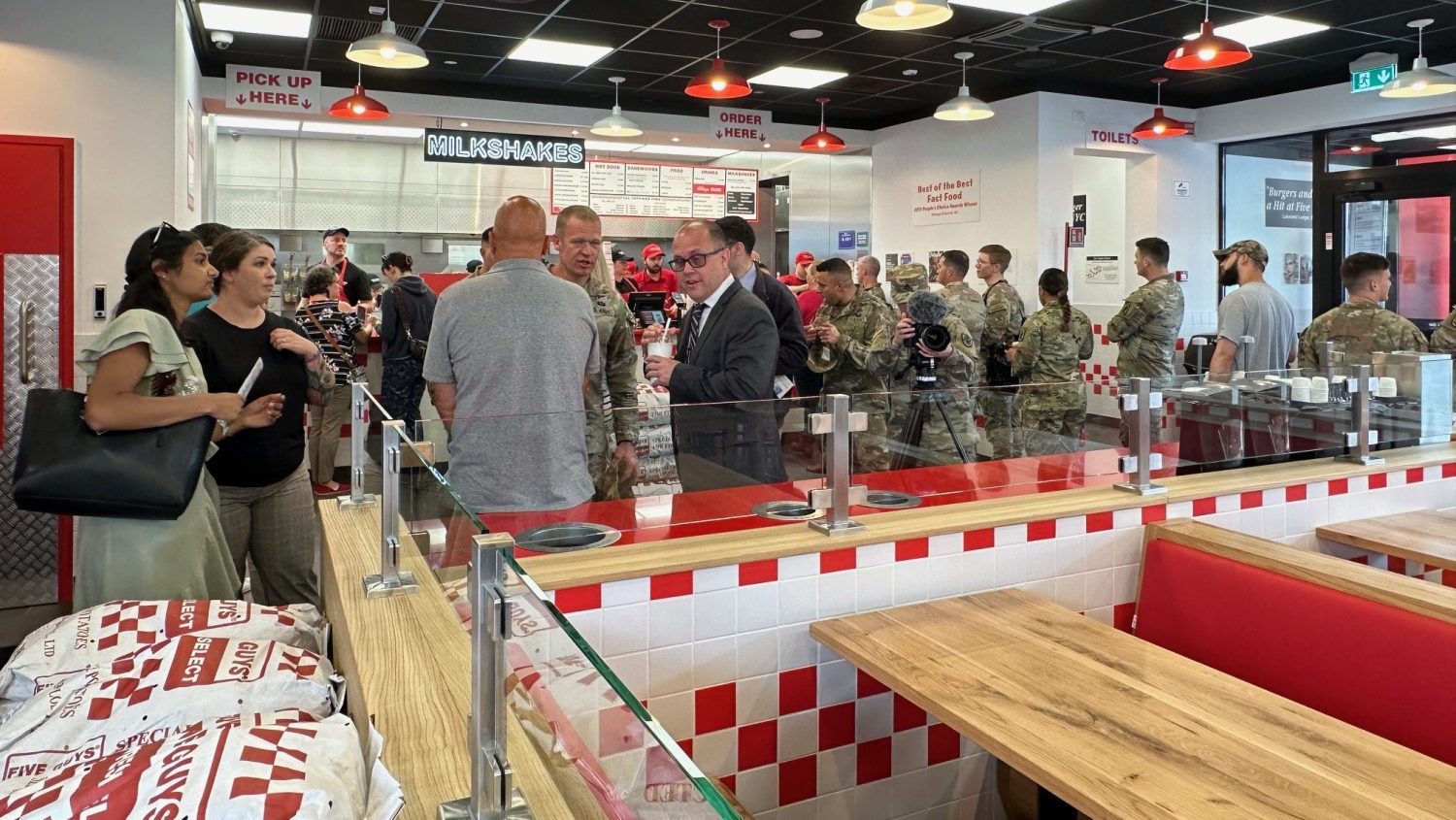 <b>The Five Guys at Vicenza draws a crowd on opening day.</b>